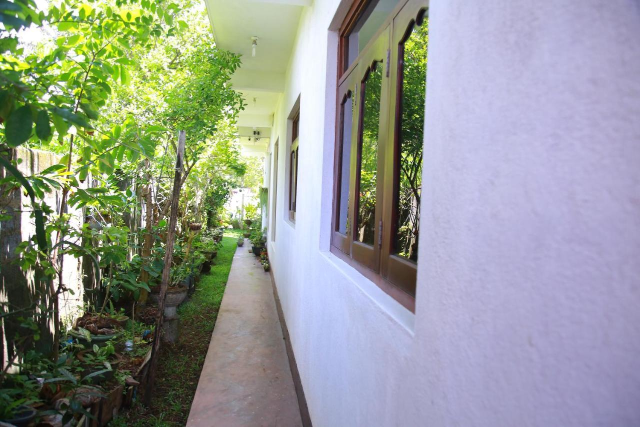 Weerakoon Garden Guest Hotel Hikkaduwa Ngoại thất bức ảnh